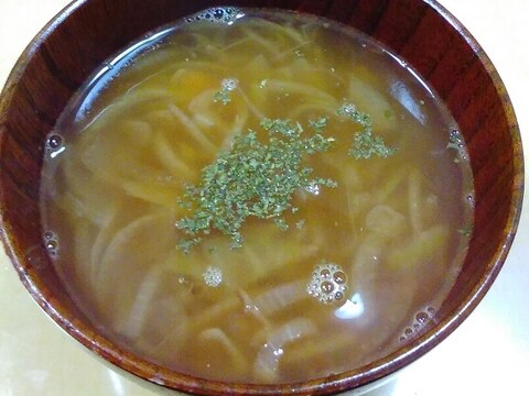 じっくり炒めたオニオンスープ
